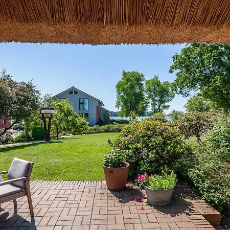 Reetselig Mit Pool Sauna Dom wakacyjny