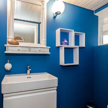 Reetselig Mit Pool Sauna Holiday home Klein Barkau