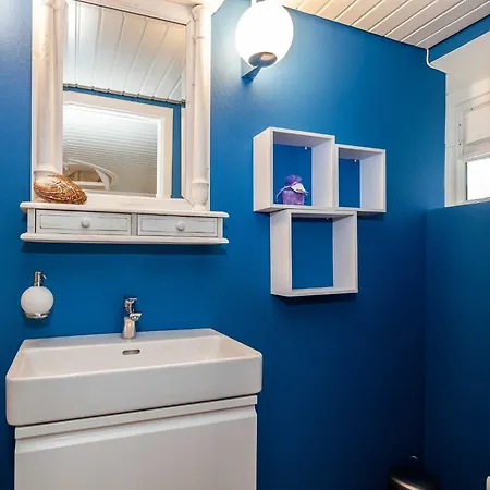 Reetselig Mit Pool Sauna Holiday home Klein Barkau